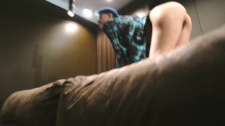 Garota ama BDSM e Lovense