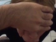 Me lo chupa en la cocina rica latina caliente  8/16