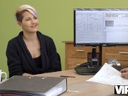 VIP4K Lady genießt Oral- und Vaginalsex und bekommt dafür einen Kredit 4/16