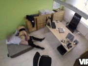 VIP4K Lady genießt Oral- und Vaginalsex und bekommt dafür einen Kredit 9/16