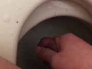 [個人撮影] 日本人 男 オナニー トイレでオナニー パイパン トイレ 射精 精子 無修正 ちんこ 手こき - Screenshot 15 of 16 - Sperm
