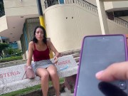 Una amiga que conocí en Tinder me da el control de su juguete en público 6/16