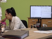 LOAN4K Une vient au bureau de prêt pour de l'argent mais se fait baiser 7/16