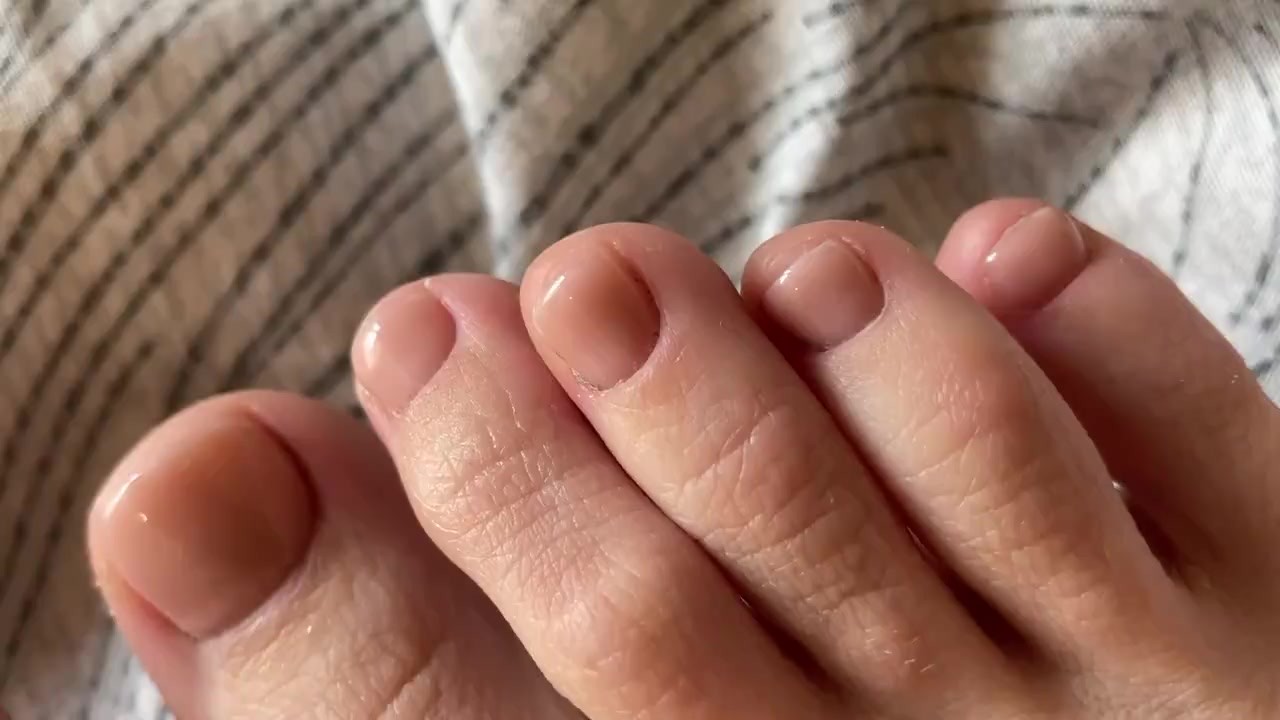 Toes with beige pedicure - RedTube