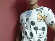 Alan Tokers sé despierta caliente y sé masturba