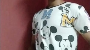 Alan Tokers sé despierta caliente y sé masturba