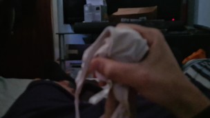 GUY WANKS WITH PANTIES