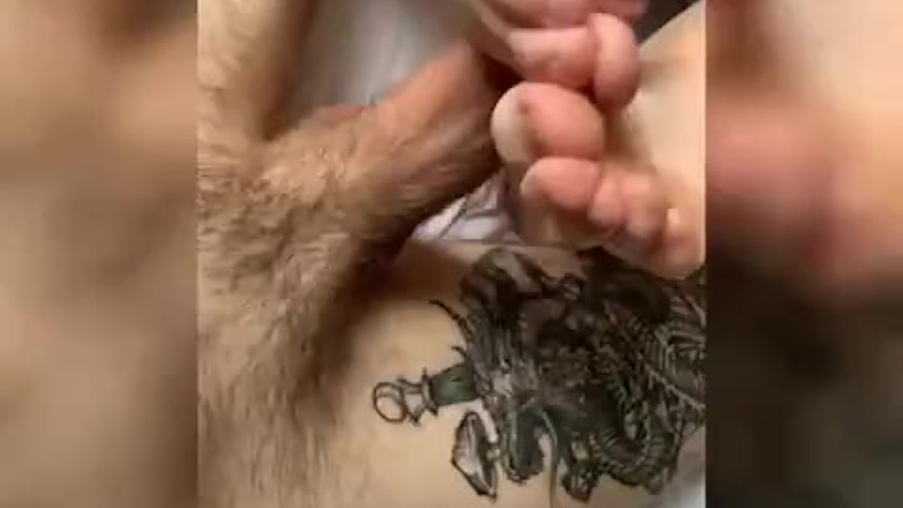 Foot job from sexy small feet - Bubble Toes gets cum’d on - Free Sex Video - RedTube