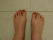 Red toe nails - Screenshot 3 of 16 - Feet
