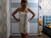 Голая девушка встречает доставщиков Яндекс Еды 1/16