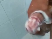 Hombre se masturba rico