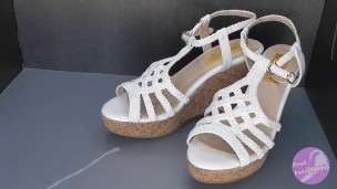 Shoe fetishism 靴フェチ　白いコルク底サンダル