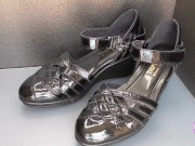 Shoe fetishism 靴フェチ　黒いサンダルにぶっかける