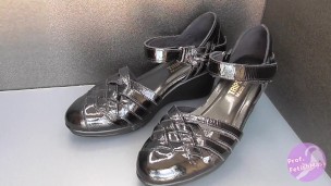 Shoe fetishism 靴フェチ　黒いサンダルにぶっかける