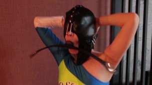 チアダンスインストラクターKYOKO　全頭マスク＆鼻フックでトレーニング