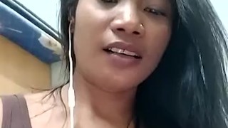 LIVE May sexy posando e mostrando peitos no quarto