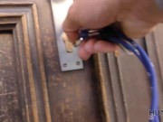 HUNT4K Un bon sexe sur un canapé blanc aide le couple à obtenir l'argent nécessaire 3/16