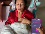 NOCHE DE PELICULAS TERMINA EN UN DIVERTIDO JUEGO CON SU VIBRADOR 6/16