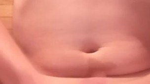 Masturbandome con un condon rojo