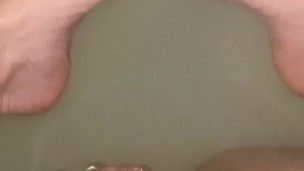  Watch me soak in the bathtub & release some Farts, Queefs & accidentally pee while pushing them out