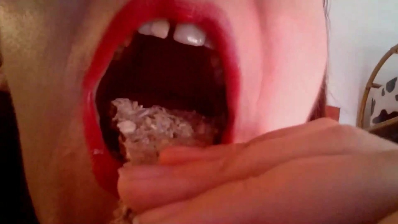 I chew you completely like a little insect I crush your bones like this sweet! - Kostenloses Sex-Video - RedTube