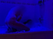 Вызвал шлюху прямо в джакузи 10/16