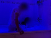 Вызвал шлюху прямо в джакузи 7/16