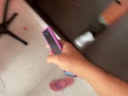 RETO A MI MEJOR AMIGA A QUE SALGA A EL BALCON CON SU VIBRADOR 15/16