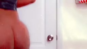 Thick college guy twerks in bathroom