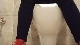 Naughty girl fingering her tight pussy in a restaurant#Quick Orgasm