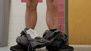MUSCLE BEAR FLEXING QUADS IN RED BOXER BREIFS 