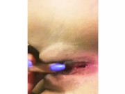 Красивая девушка мастурбирует свою узкую влажную киску пока никого нет 11/16