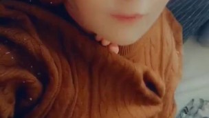 Amateur slut plays with her new toy