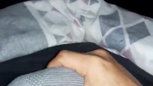 Jugando con mi verga caliente y dura