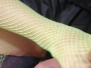 Stuzzico il mio fan con i piedi e le calze a rete 4/16