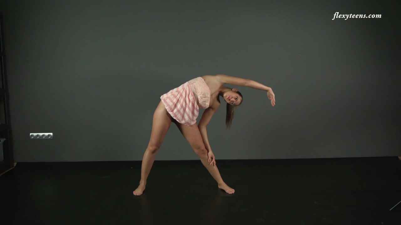 Zina Nehuschova super flexible blonde babe - RedTube 