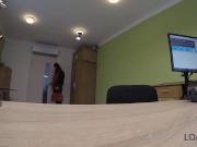 LOAN4K Une rousse séduisante veut une clinique vétérinaire et sait comment l'obtenir 1/16