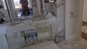 Wanking in a 4500 dolar suite in laussanne