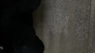 隠れておしっこ