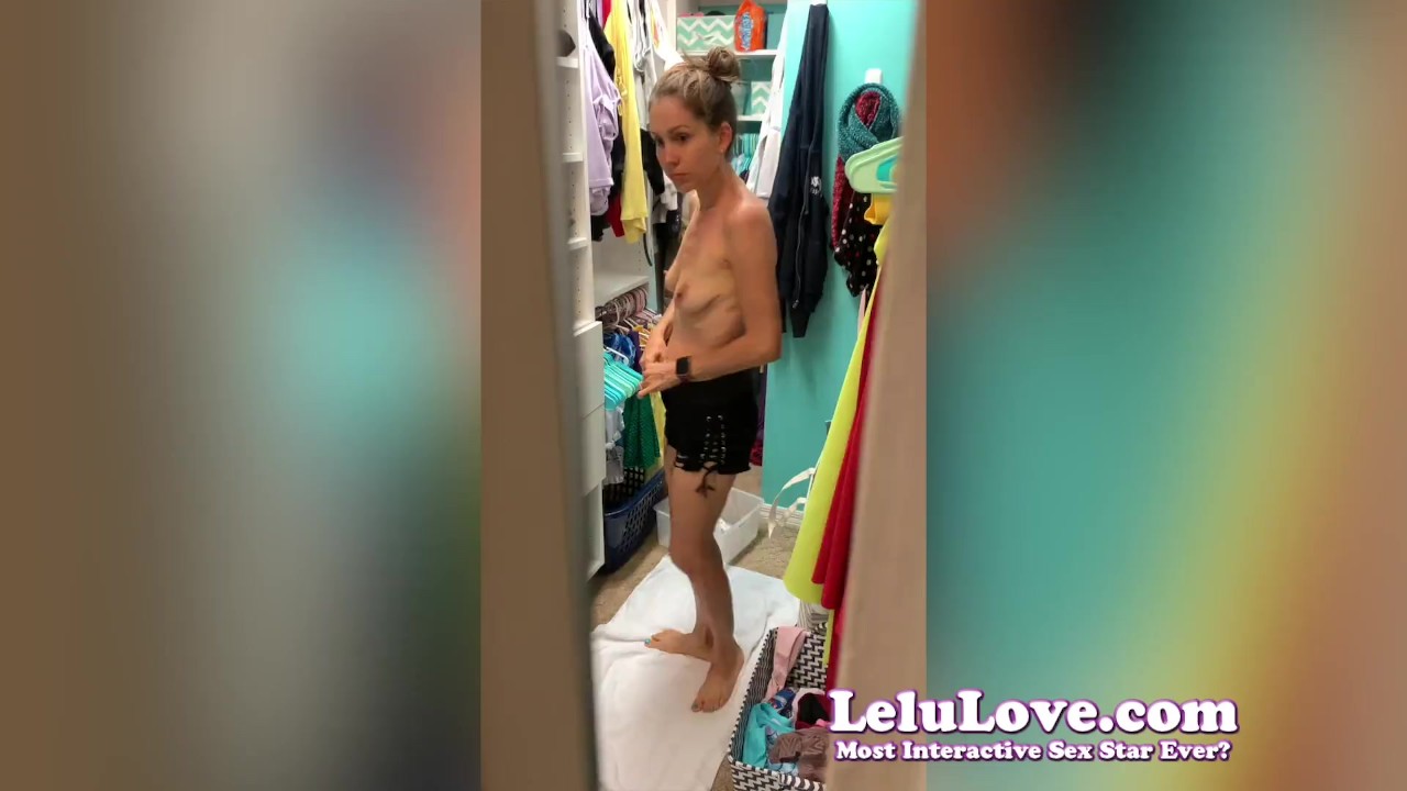 YOU spy on amateur babe trying on clothes & cum on her nude ass without her seeing you - Lelu Love - Video di sesso gratis - RedTube