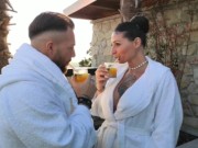 La porca Ladymuffin si masturba nella jacuzzi 2/16