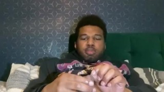 Diversão com pepino e plug anal parte 2