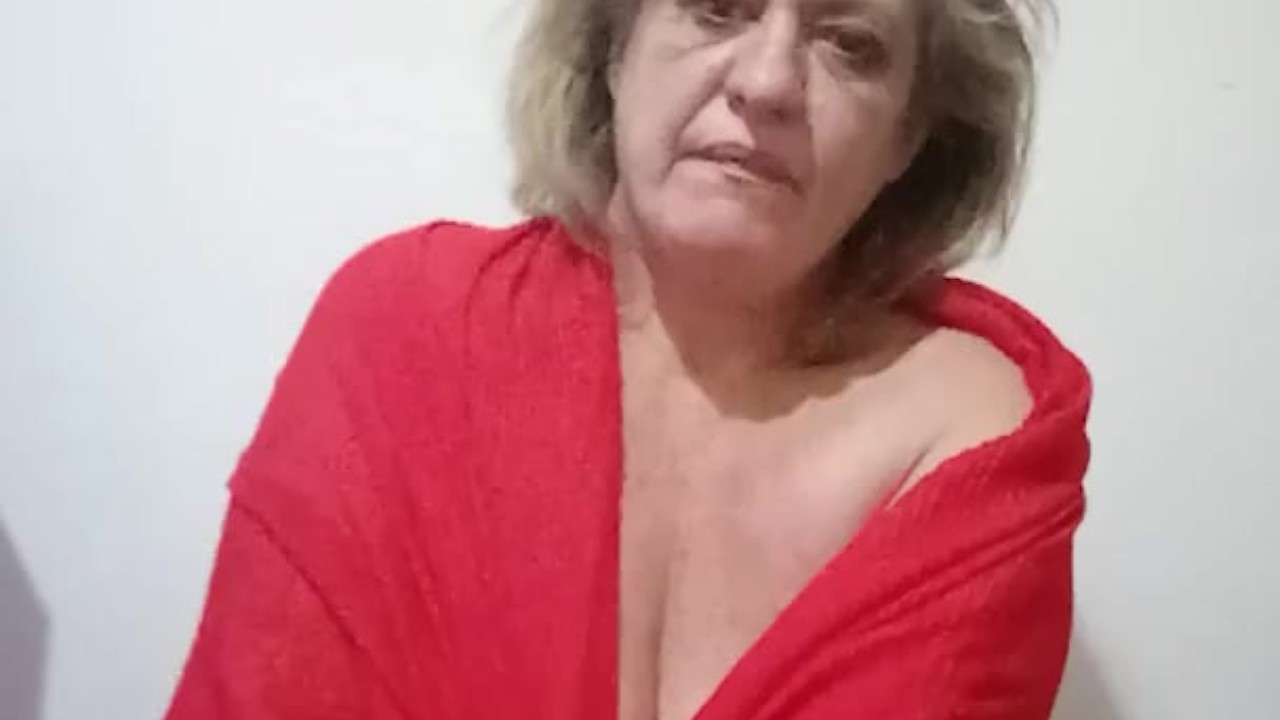 Woman on red - Mature