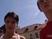 HUNT4K Die schlanke Brünette betrügt den nerdigen Freund, um Geld für den Urlaub zu verdienen 4/16