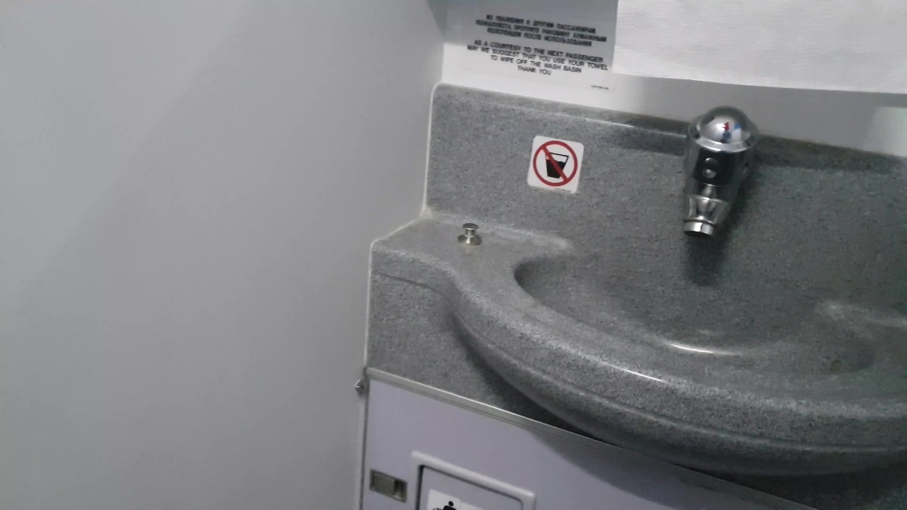 Risky Public Squirt on Plane - Free Sex Video - RedTube
