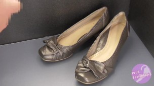 Shoe fetishism 靴フェチ　金色ヒールにぶっかける