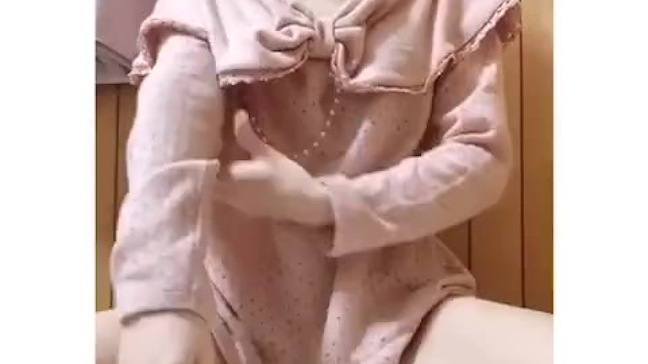 が上から下まで脱いで可愛い声でイく(素人、個人撮影、無修正) - RedTube