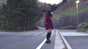 女装子露出 手枷足枷首輪付きで露出プレイ。3