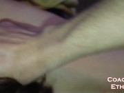 Baise rapide risquée avec mon ex de 18 ans dans la salle de bain, ses parents juste à côté ! 10/16