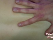 Baise rapide risquée avec mon ex de 18 ans dans la salle de bain, ses parents juste à côté ! 9/16